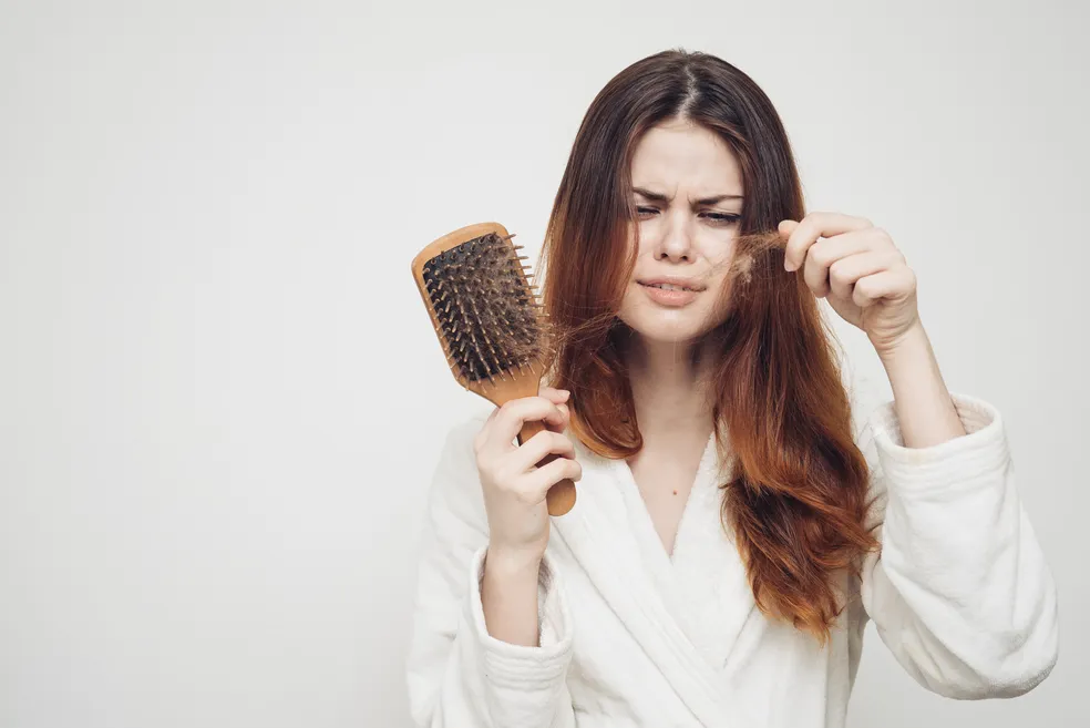 Queda de Cabelo: Causas e Soluções para um Problema Comum